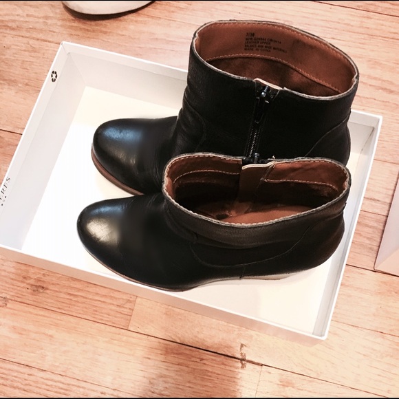 Korsease black ankle wedge boots - Picture 2 of 3